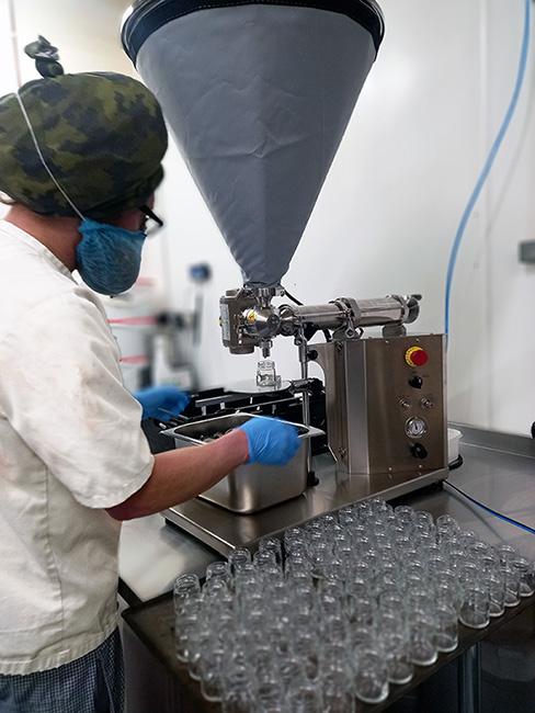 THe Tenco filling machine filling mini jars with mango chutney in a food production warehouse